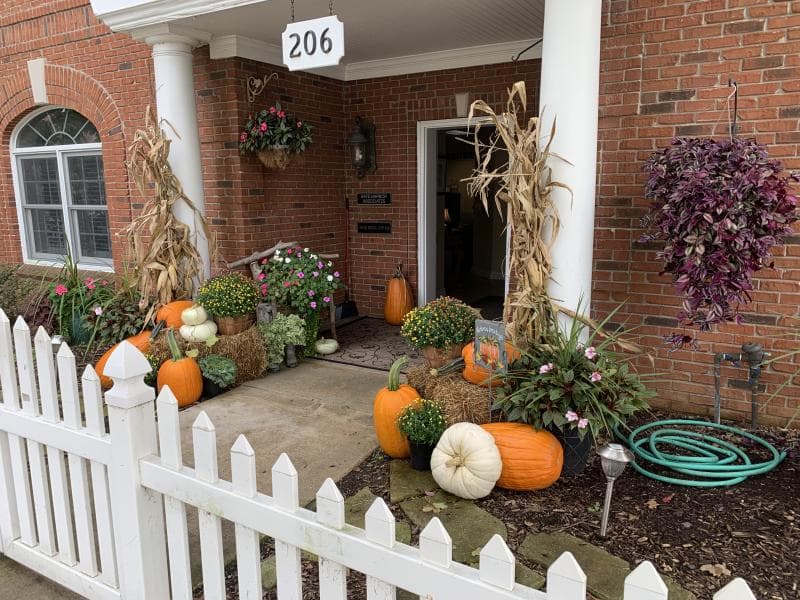 Liberty House, a "Luxury Mixed Use" building, located at the corner of Liberty
Street and Union.....
Milford's only Boulevard !
Liberty House offers commercial office suites on the ground floor and above, two
residential suites, featuring "Vaulted Ceilings".